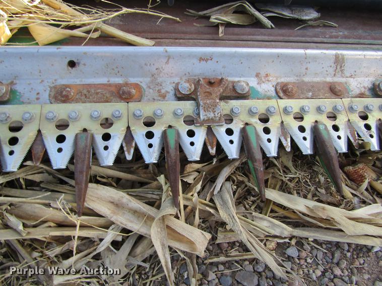 image for item DC8299 2005 John Deere 936D draper head