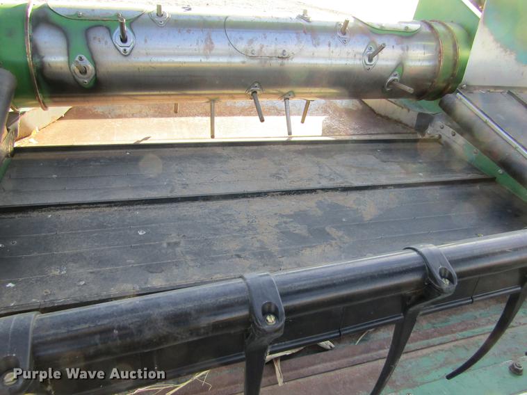 image for item DC8299 2005 John Deere 936D draper head