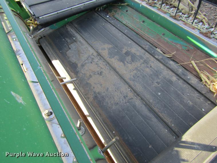 image for item DC8299 2005 John Deere 936D draper head