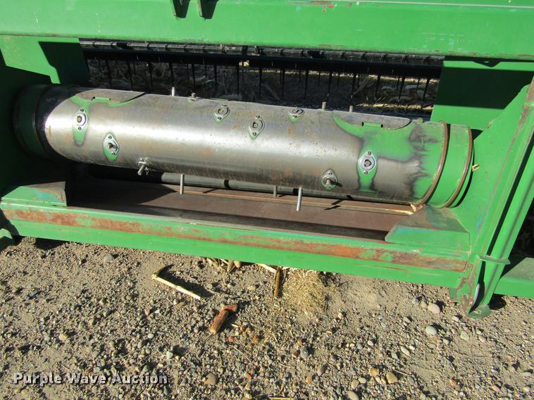 image for item DC8299 2005 John Deere 936D draper head