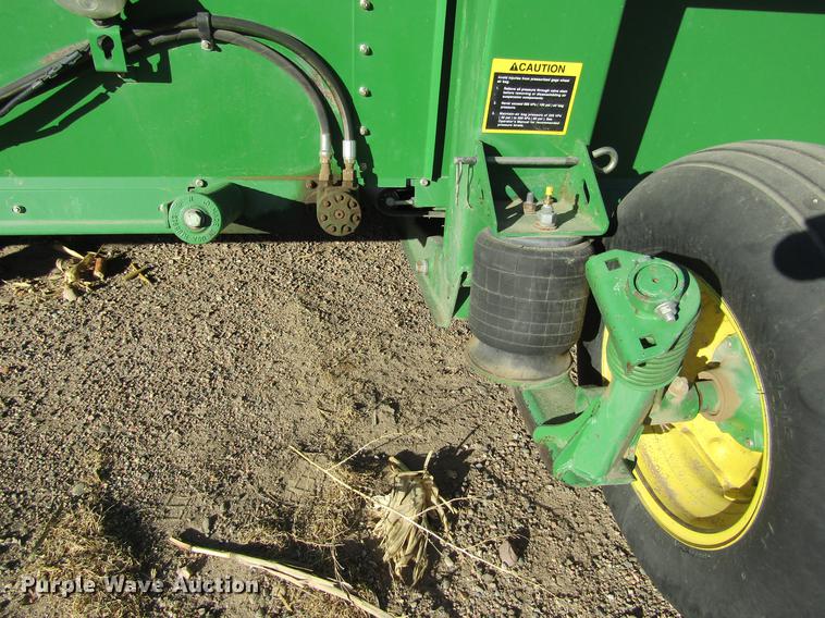 image for item DC8299 2005 John Deere 936D draper head