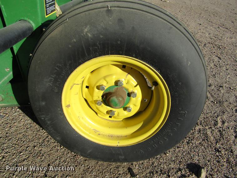 image for item DC8299 2005 John Deere 936D draper head