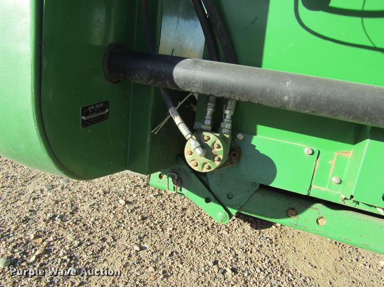 image for item DC8299 2005 John Deere 936D draper head
