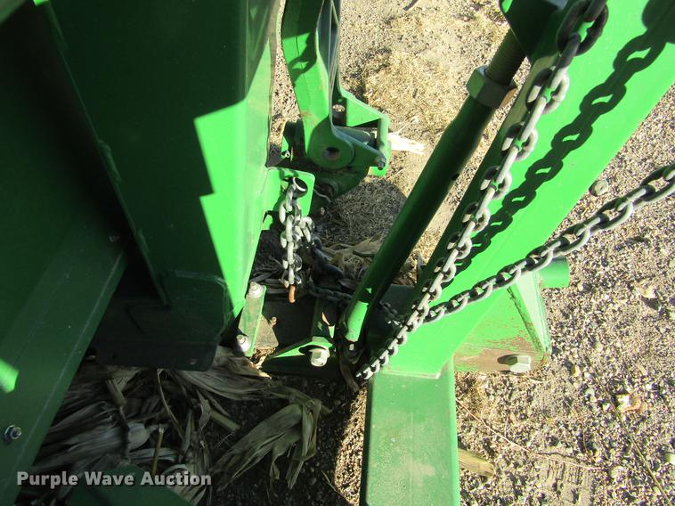 image for item DC8299 2005 John Deere 936D draper head