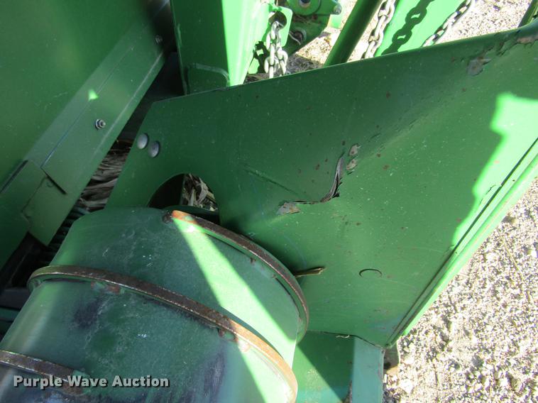 image for item DC8299 2005 John Deere 936D draper head