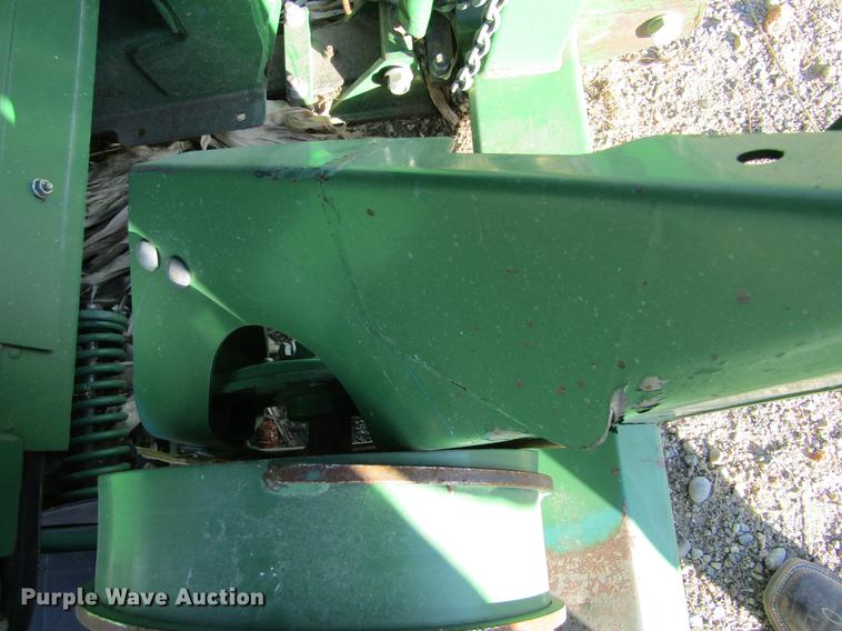 image for item DC8299 2005 John Deere 936D draper head