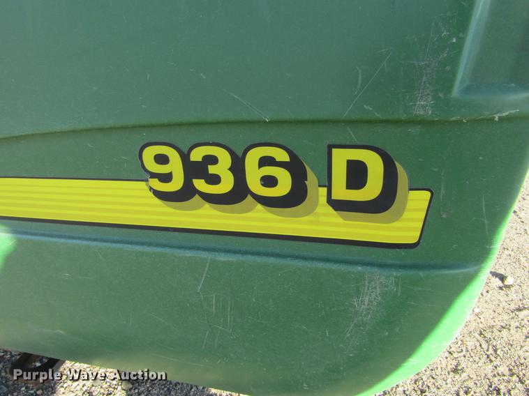 image for item DC8299 2005 John Deere 936D draper head