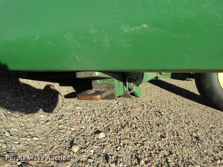 image for item DC8299 2005 John Deere 936D draper head