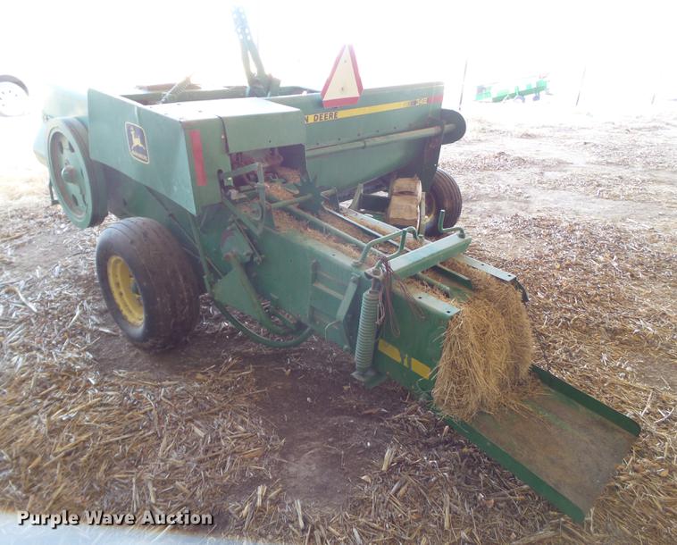 image for item DD1242 1999 John Deere 348W square baler