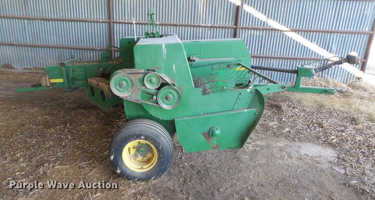 image for item DD1242 1999 John Deere 348W square baler