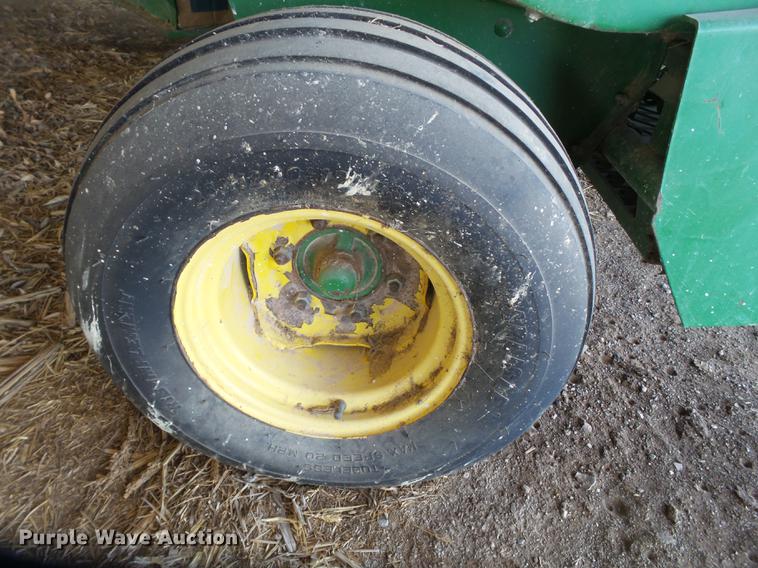 image for item DD1242 1999 John Deere 348W square baler