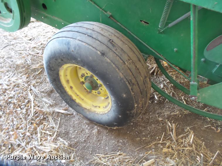 image for item DD1242 1999 John Deere 348W square baler