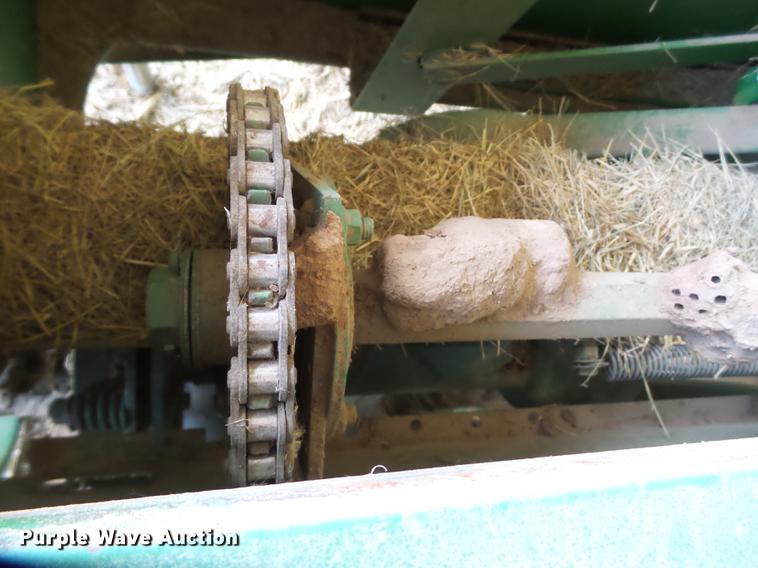 image for item DD1242 1999 John Deere 348W square baler