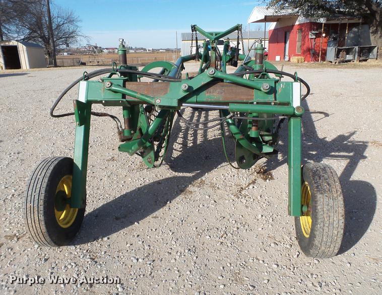 image for item DD1244 John Deere 705 hay rake