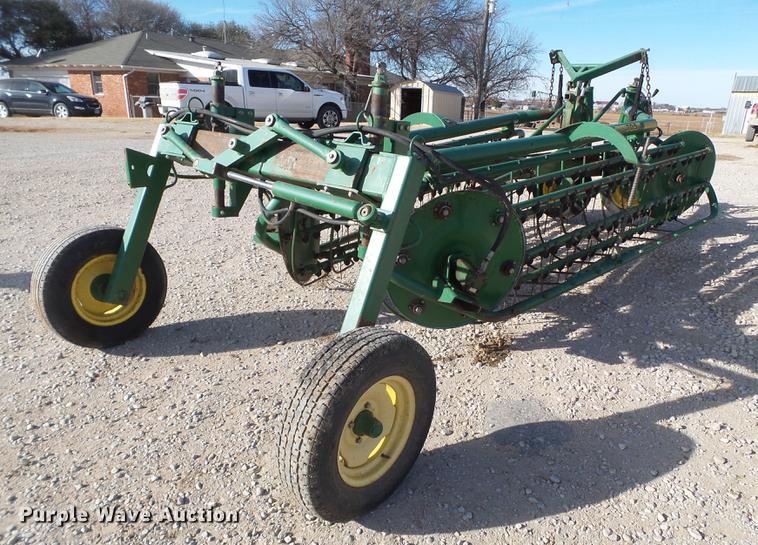 image for item DD1244 John Deere 705 hay rake