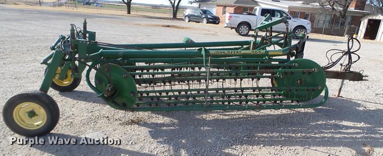 image for item DD1244 John Deere 705 hay rake