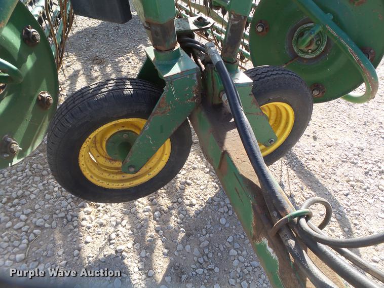 image for item DD1244 John Deere 705 hay rake