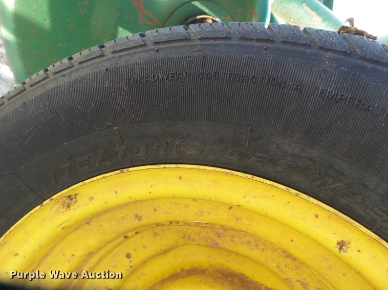 image for item DD1244 John Deere 705 hay rake