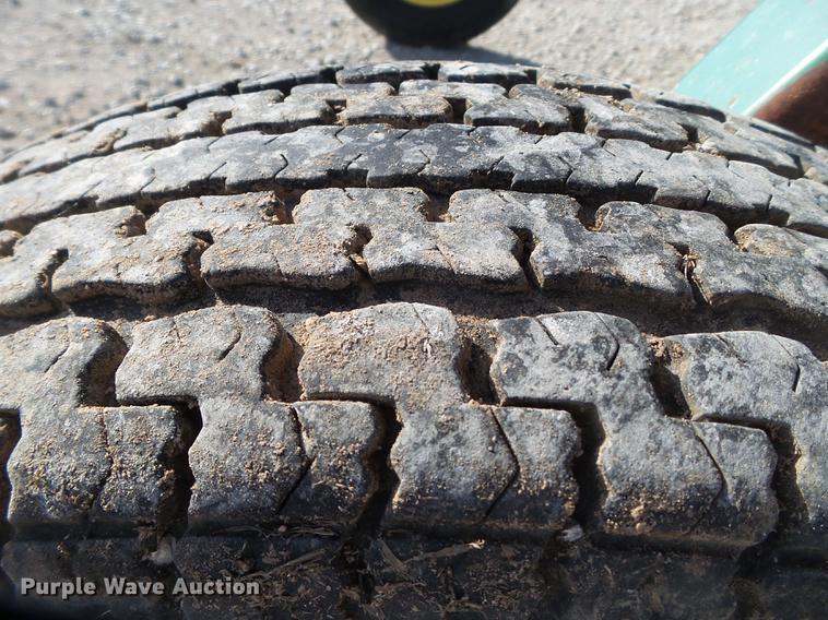 image for item DD1244 John Deere 705 hay rake