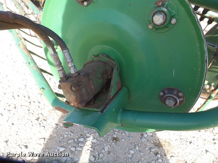 image for item DD1244 John Deere 705 hay rake