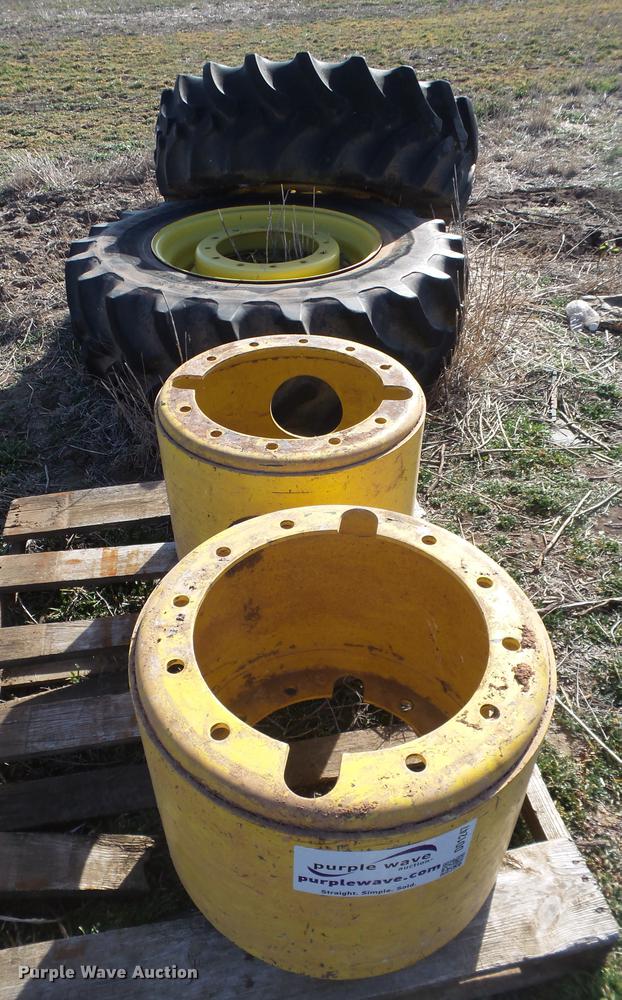 image for item DD1247 John Deere dual tires and hubs
