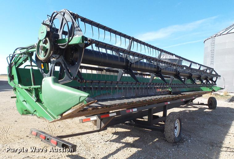 image for item DD1249 2006 John Deere 936D draper head