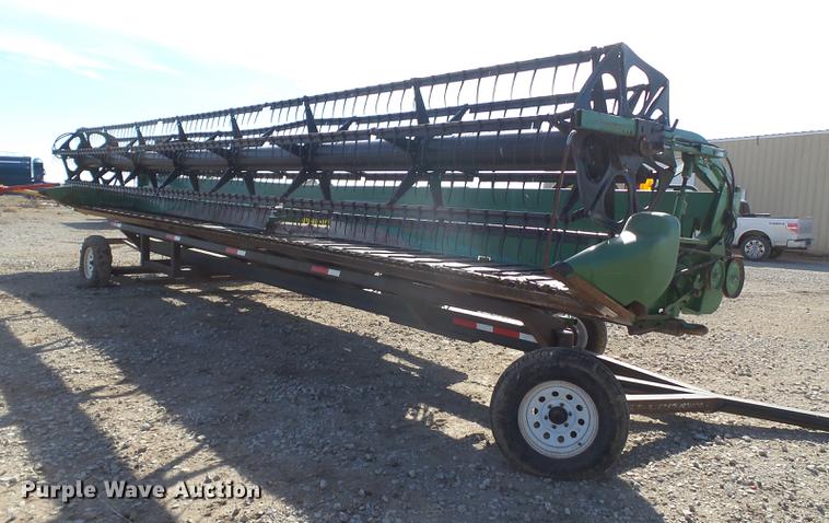 image for item DD1249 2006 John Deere 936D draper head