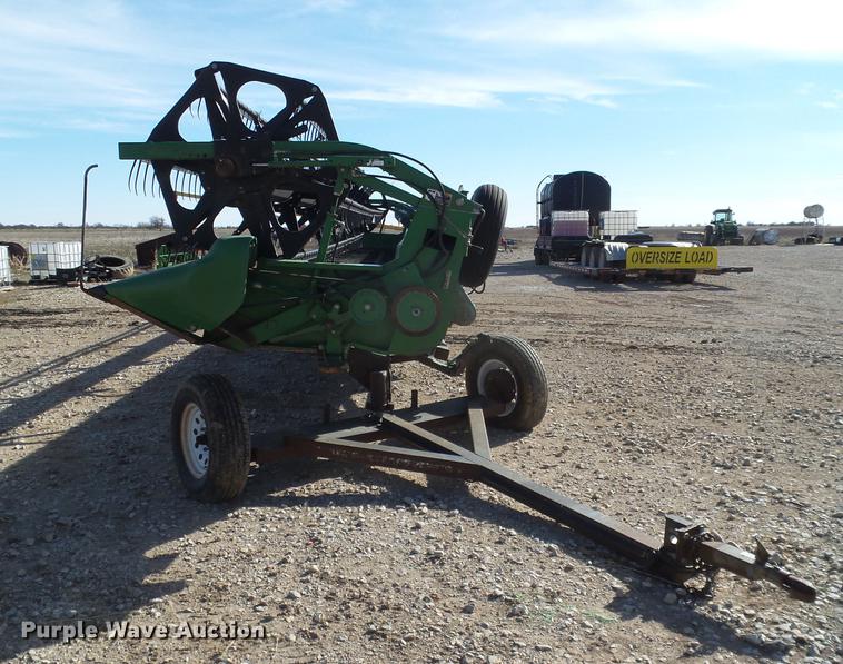 image for item DD1249 2006 John Deere 936D draper head