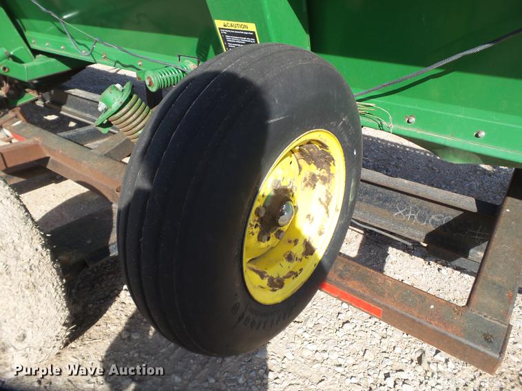 image for item DD1249 2006 John Deere 936D draper head