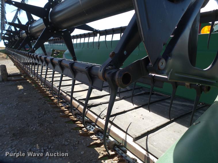 image for item DD1249 2006 John Deere 936D draper head