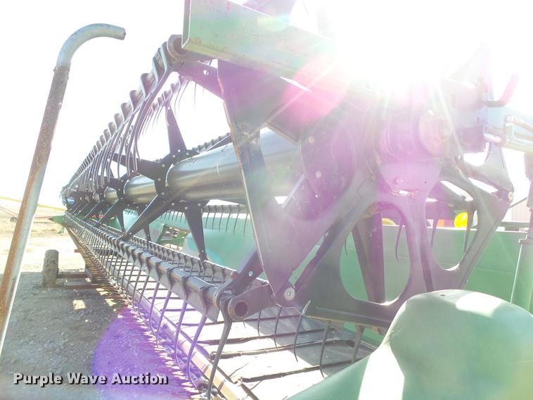 image for item DD1249 2006 John Deere 936D draper head