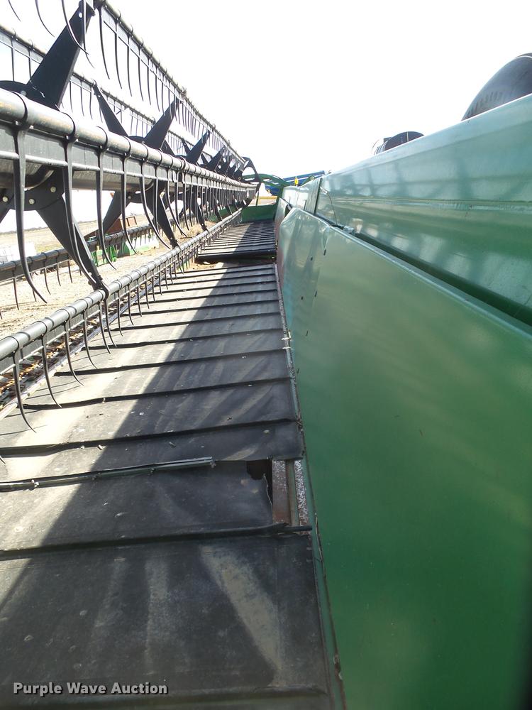 image for item DD1249 2006 John Deere 936D draper head