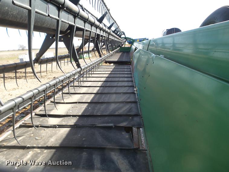 image for item DD1249 2006 John Deere 936D draper head