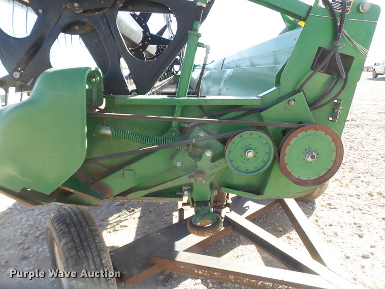 image for item DD1249 2006 John Deere 936D draper head