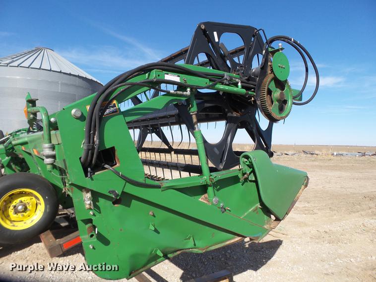 image for item DD1249 2006 John Deere 936D draper head