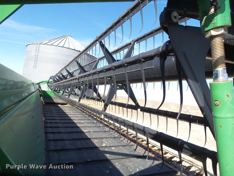 image for item DD1249 2006 John Deere 936D draper head