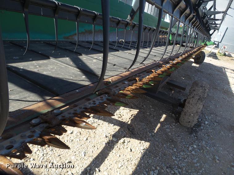 image for item DD1249 2006 John Deere 936D draper head