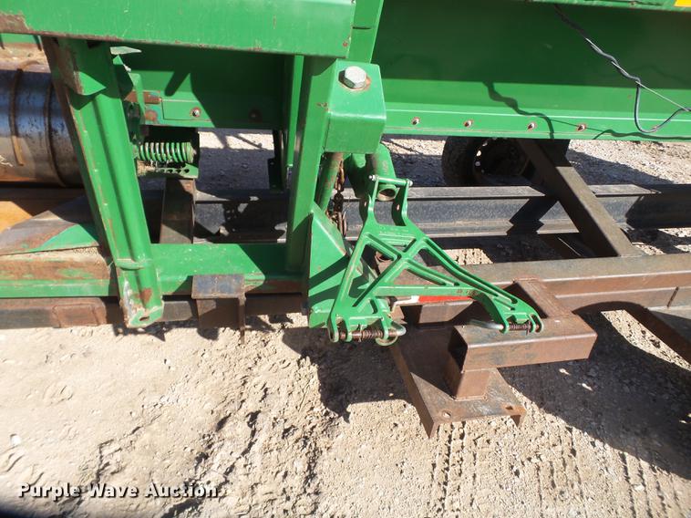 image for item DD1249 2006 John Deere 936D draper head