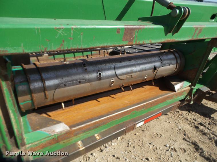 image for item DD1249 2006 John Deere 936D draper head