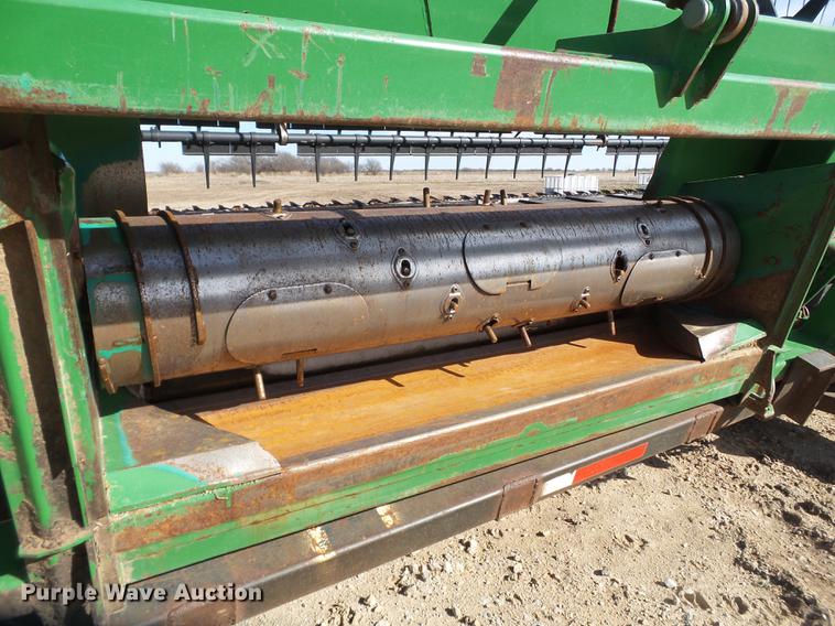 image for item DD1249 2006 John Deere 936D draper head