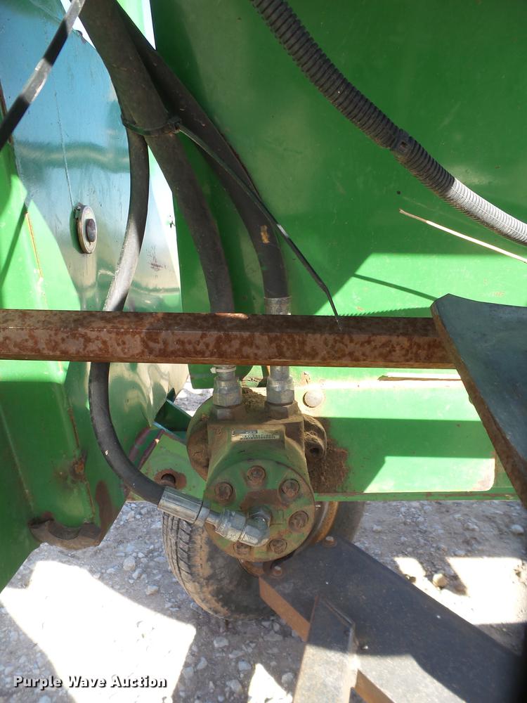 image for item DD1249 2006 John Deere 936D draper head