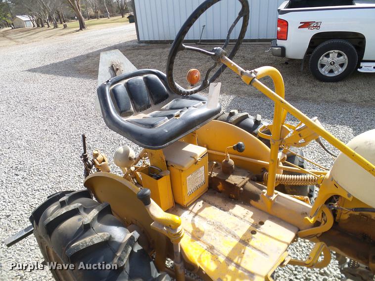 image for item DD1372 1970 International Cub tractor