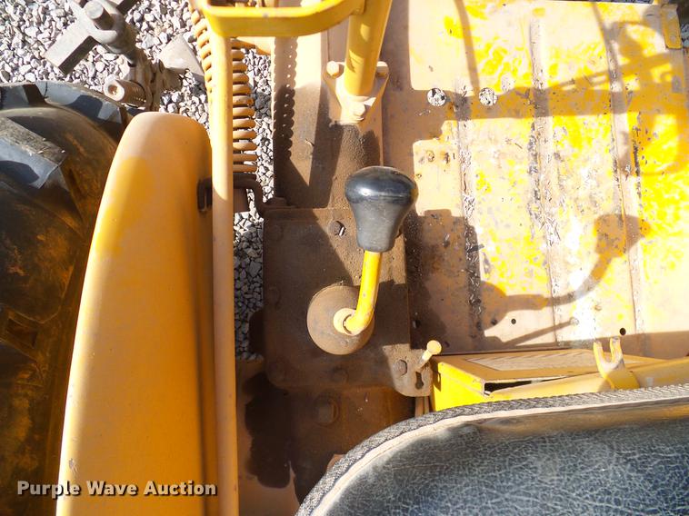 image for item DD1372 1970 International Cub tractor