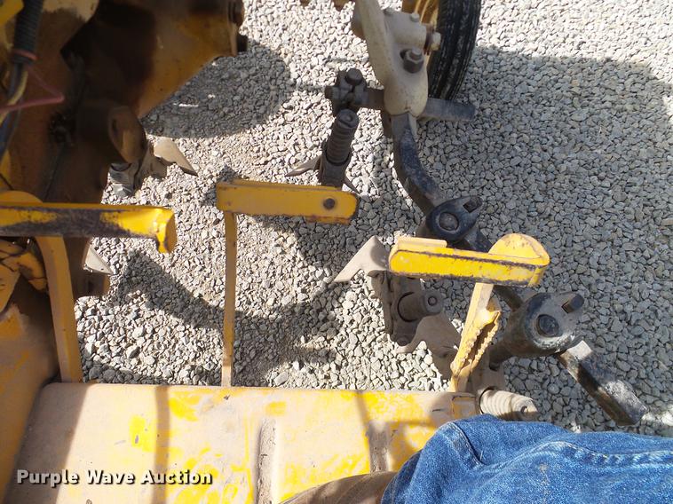 image for item DD1372 1970 International Cub tractor