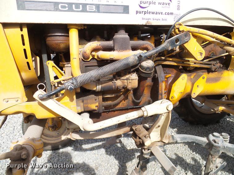 image for item DD1372 1970 International Cub tractor