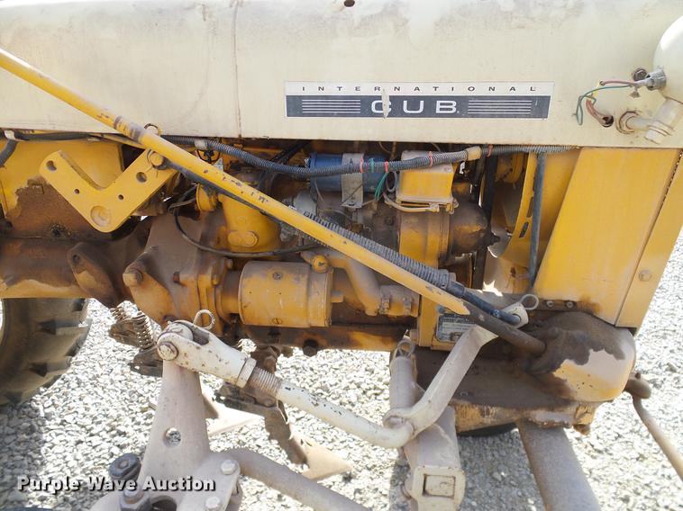 image for item DD1372 1970 International Cub tractor