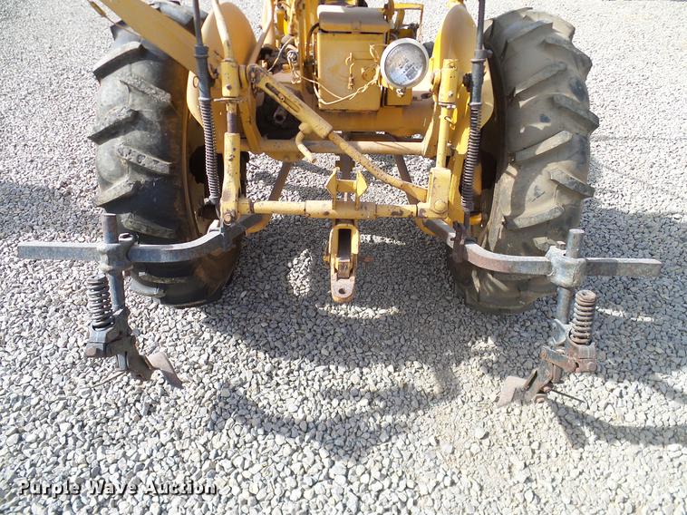 image for item DD1372 1970 International Cub tractor