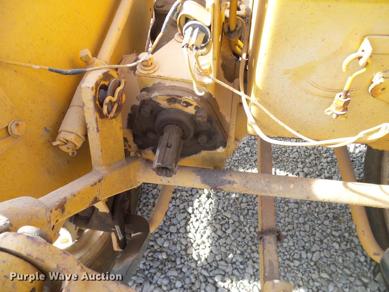 image for item DD1372 1970 International Cub tractor