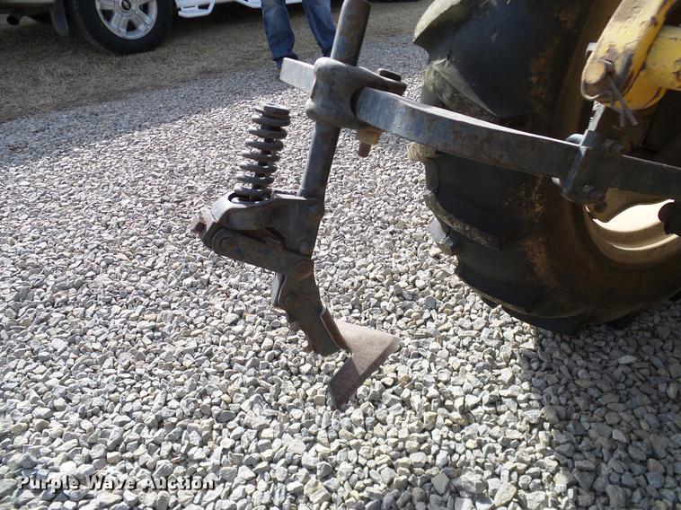 image for item DD1372 1970 International Cub tractor