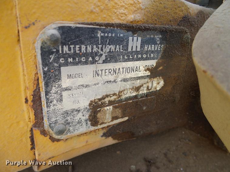 image for item DD1372 1970 International Cub tractor